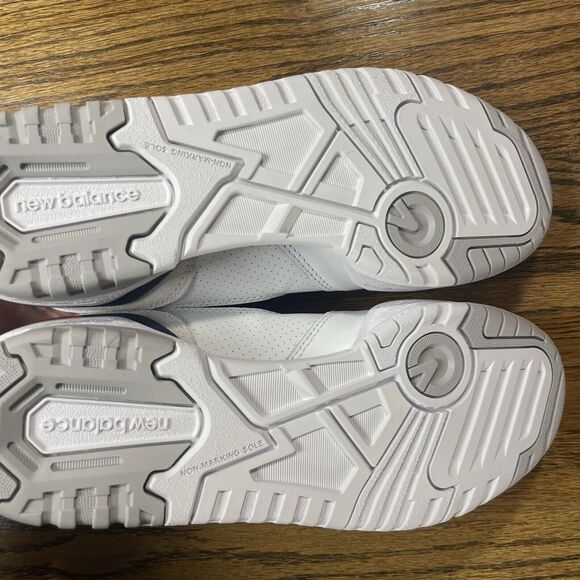 Athletic_Shoes
